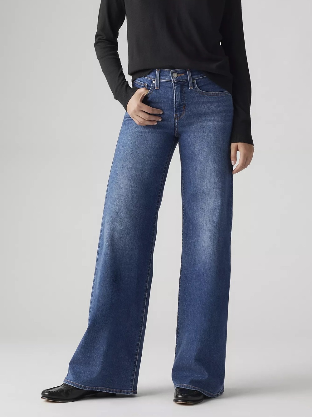 NWT Levi’s 318 Shaping Wide Leg Jeans